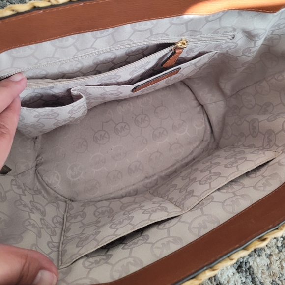 Michael Kors tote - Picture 9 of 9